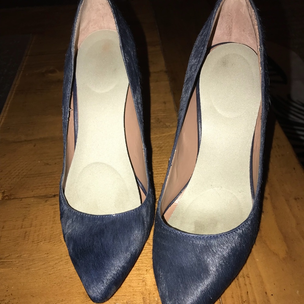 Navy pumps